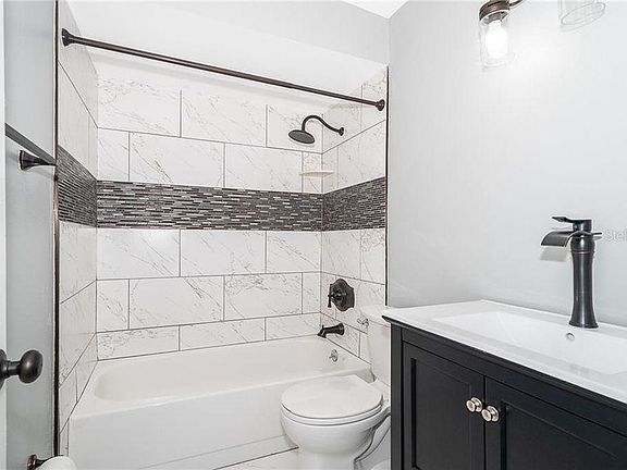 4th image of 2481 Harbour Way