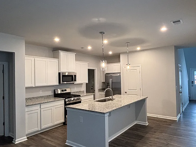 600 Poinsett Bridge Way — Photo 3