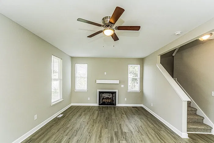 3 bed, 2.5 bath, 1979 sqft, $2,075 — Photo 4