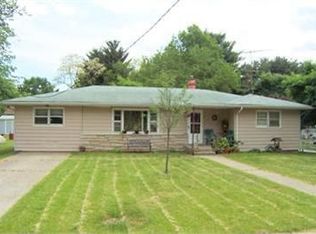 533 9th St SW, Demotte, IN 46310