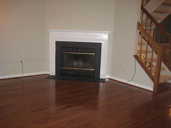 3rd image of 1921 Heatherbrook Ct