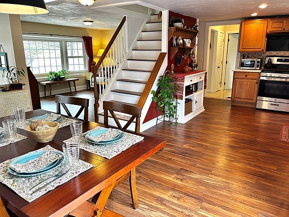 5th image of 9 S Pond Rd