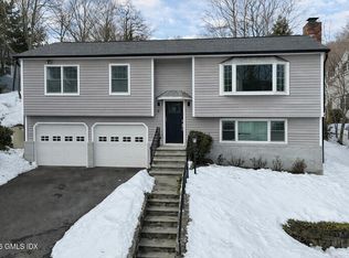 52 Valleywood Rd, Cos Cob, CT 06807