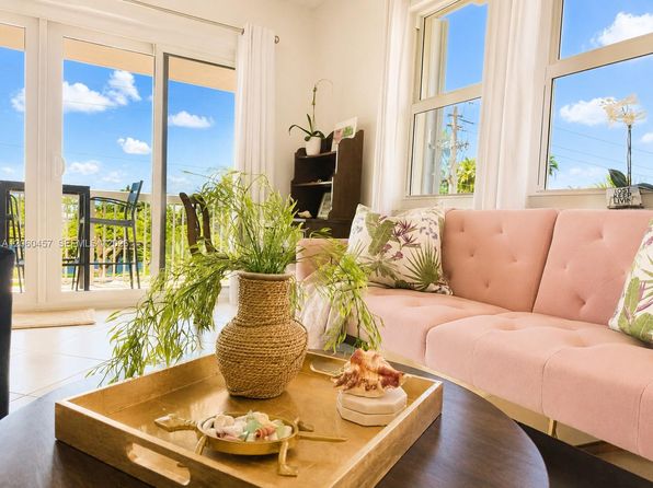 1069 Hillsboro Mile APT 206