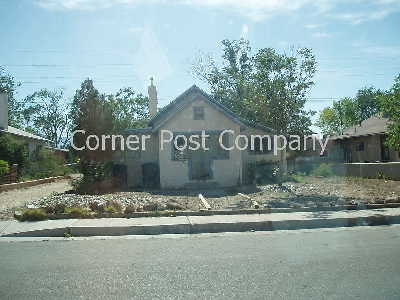 1st image of 406 Harvard Dr SE