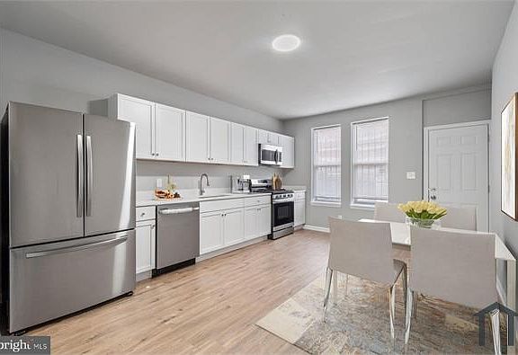 2nd image of 404 N Lakewood Ave
