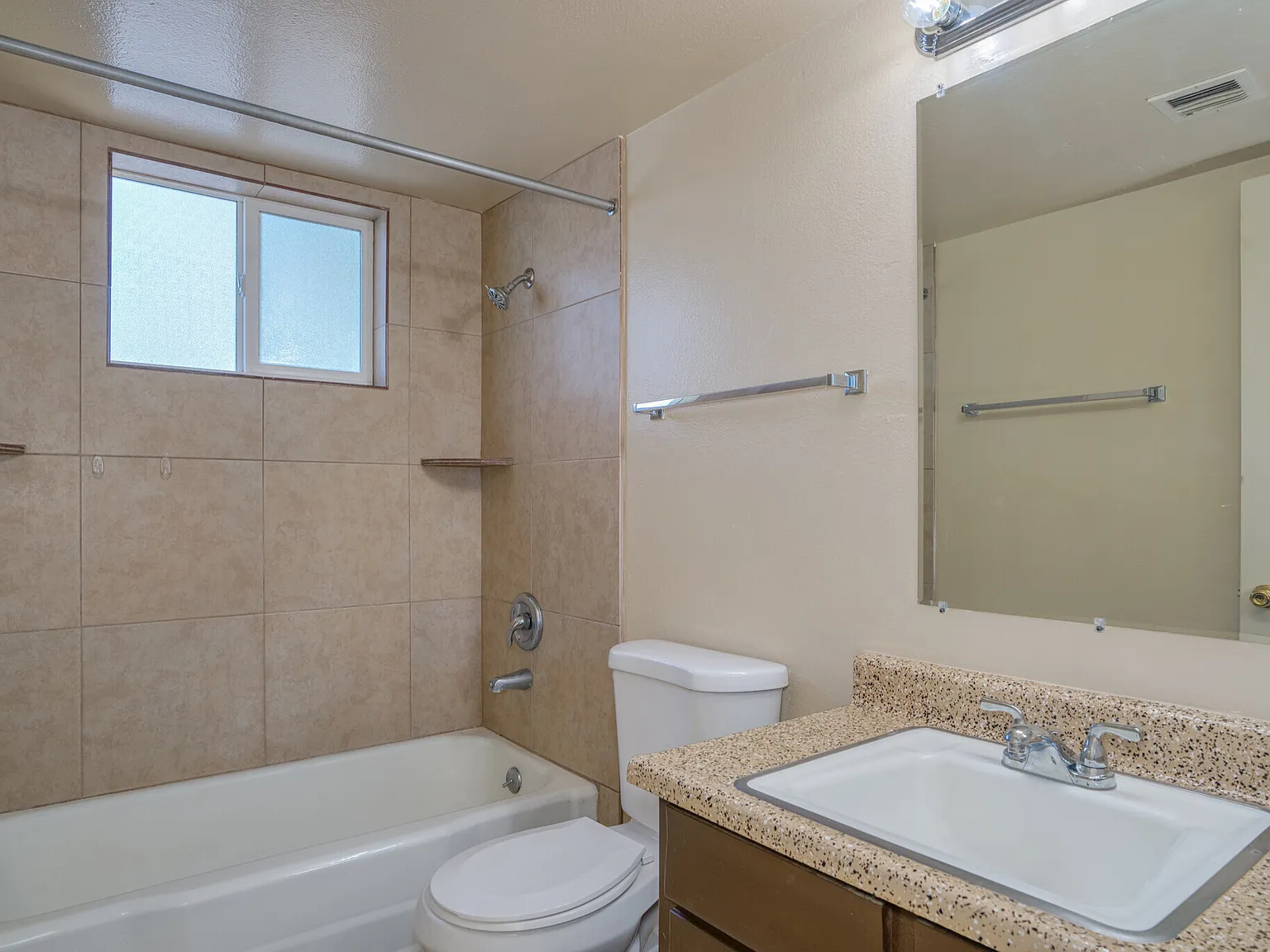 2 bed, 900 sqft, $1,200 — Photo 4