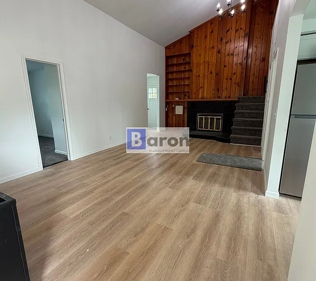 922 Oxford St — Photo 1