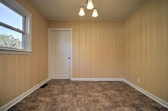 5th image of 119 Woodlyn St
