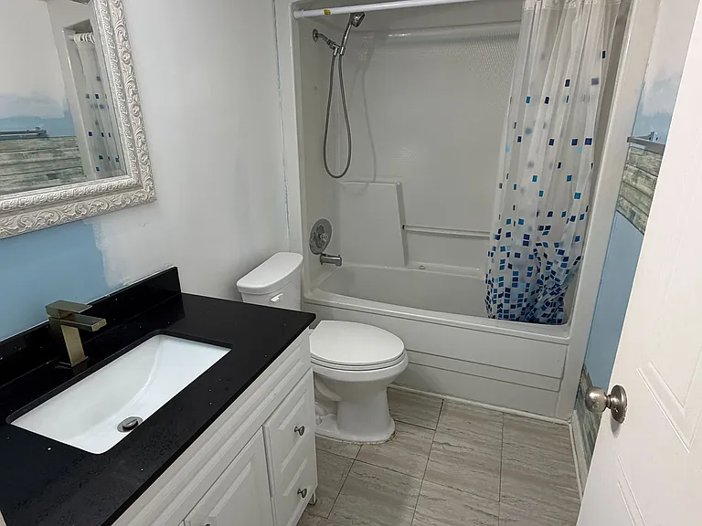 565 Greenfield Ave #902 — Photo 10
