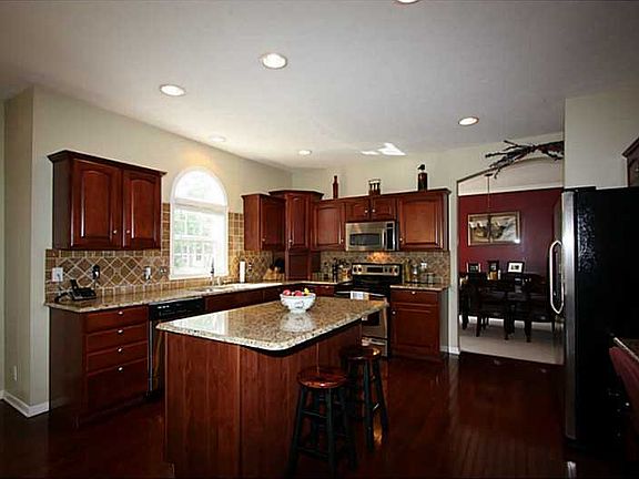 4th image of 7944 Fawnwood Dr