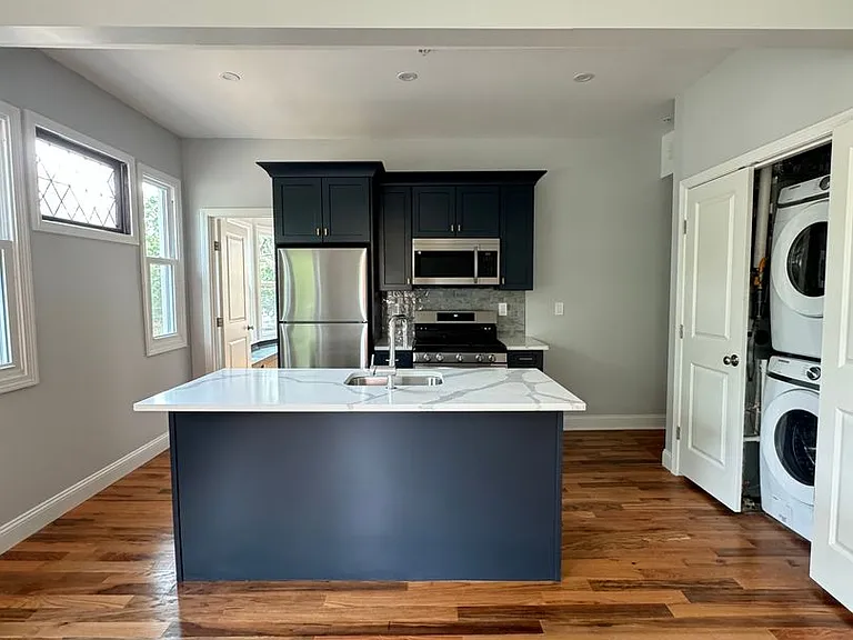 544 Whitney Ave — Photo 22