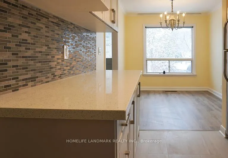 48 Greylawn Cres — Photo 3