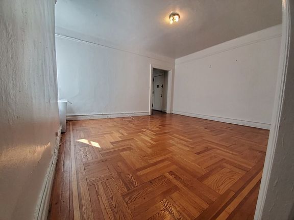5th image of 3824 Waldo Ave APT E3