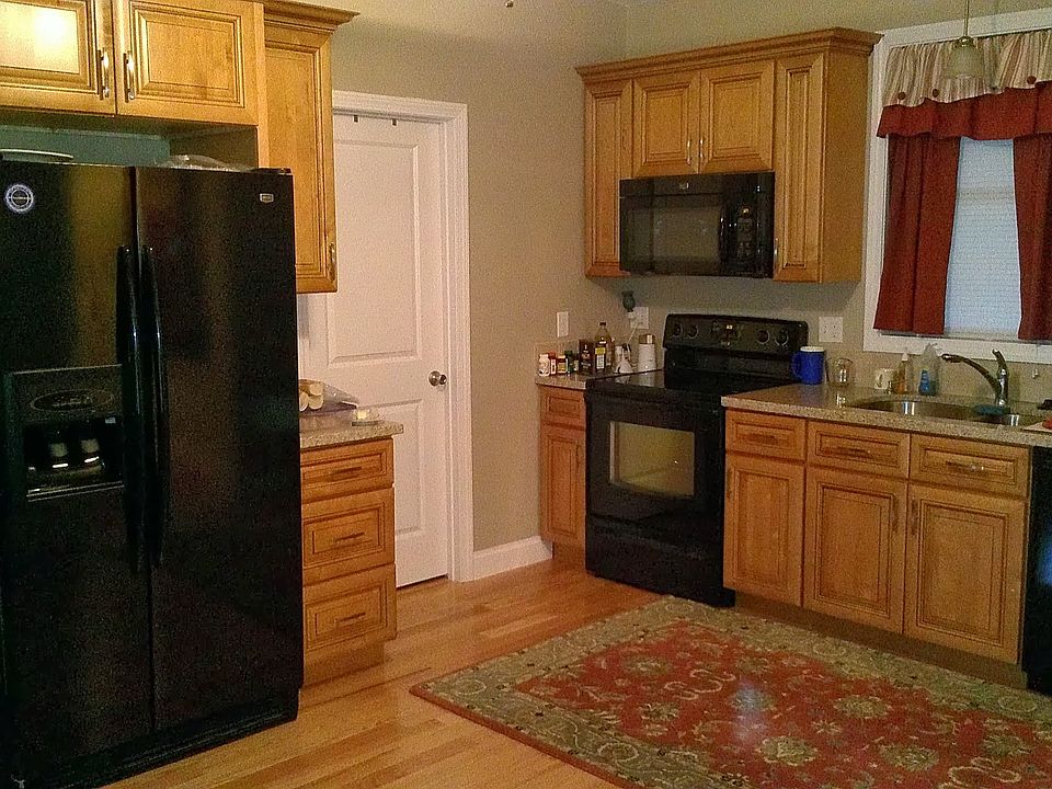 1st image of 21 Jefferson St APT 1