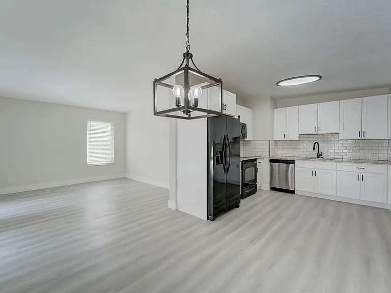 840 Bradley St — Photo 9