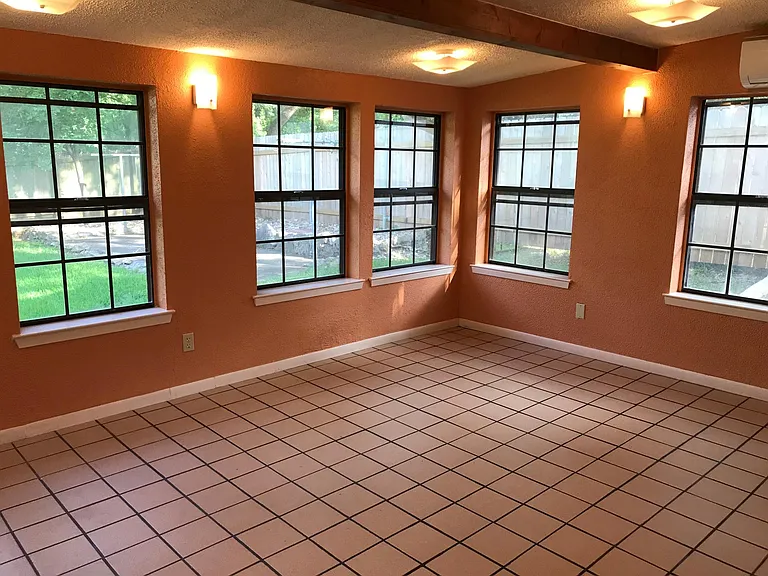 11203 Oak View Dr — Photo 5