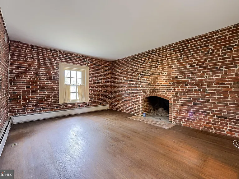 226 E Caracas Ave — Photo 26