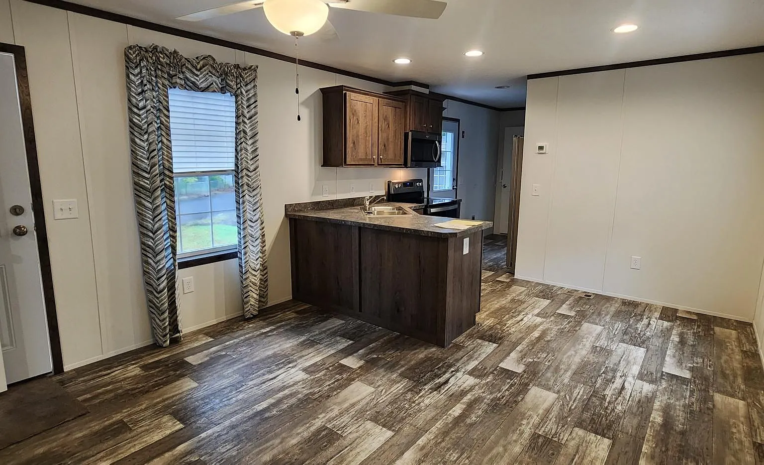 2 bed, 610 sqft, $1,649 — Photo 1