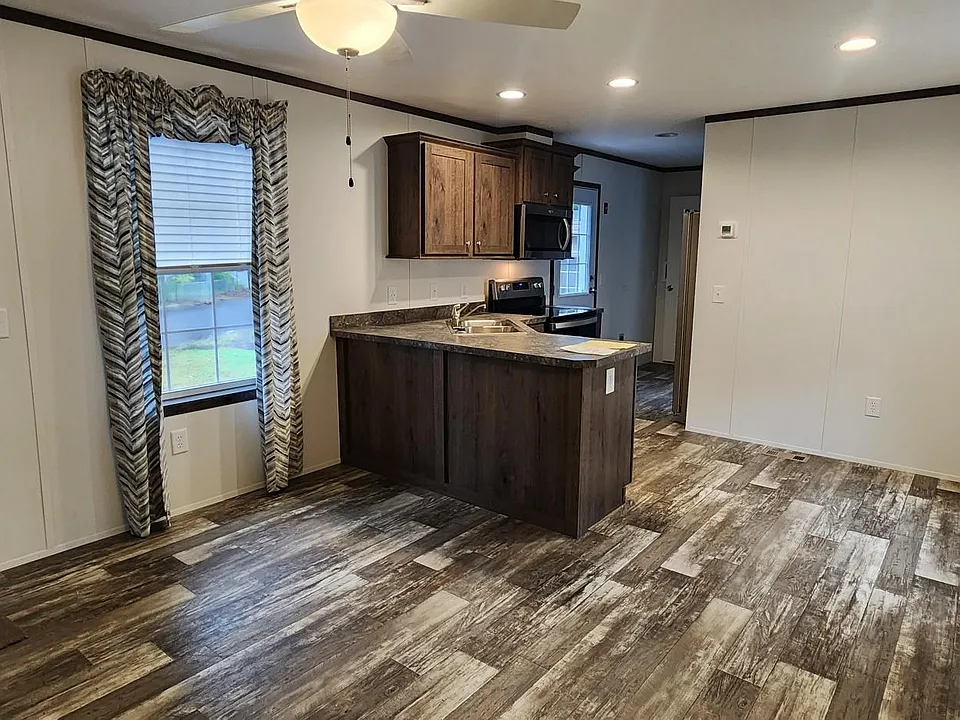 87 Front St #7