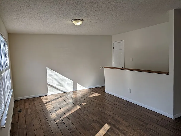 261 Baker St — Photo 11