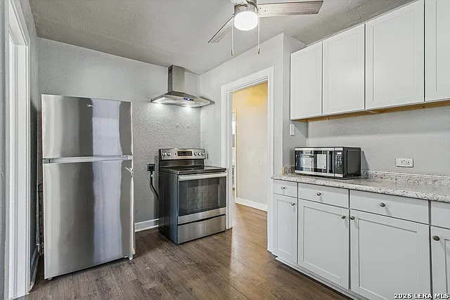 2 bed, 1.0 bath, 938 sqft, $1,295 — Photo 2
