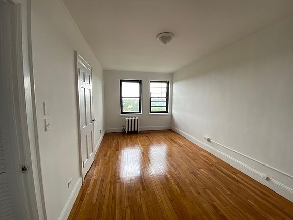 2nd image of 63 Wesley Ave #5DA