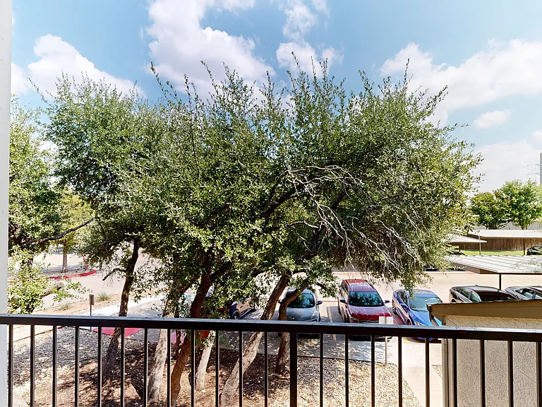 Lakeline Villas — Photo 50