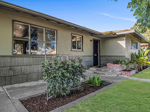 2nd image of 1016 E Kaweah Avenue