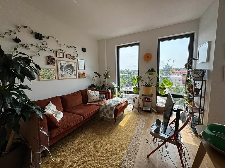 1661 Summerfield St #4G — Photo 2