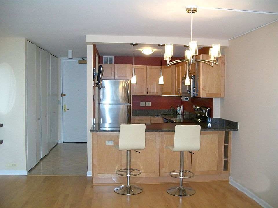 2nd image of 2650 N Lakeview Ave APT 1204