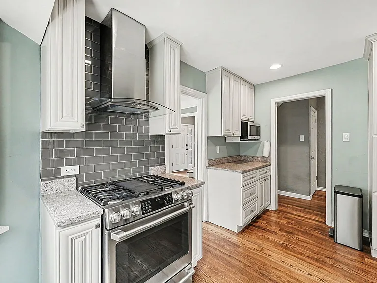 746 N Monaco Pkwy — Photo 7