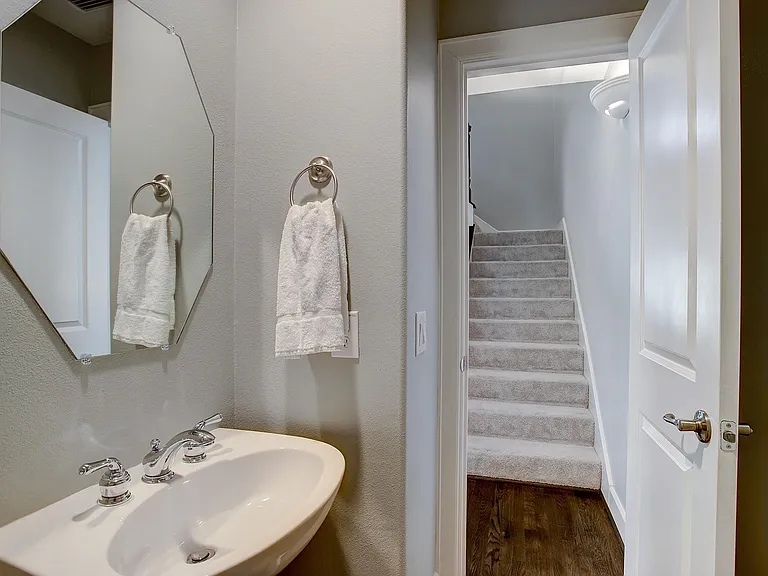 618 Asbury St — Photo 20