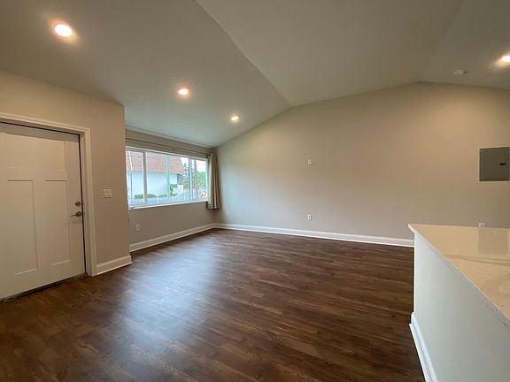 5th image of 145 Halifax Ave #2