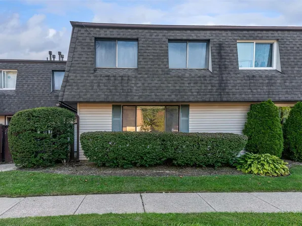 178 Feller Drive #178, Central Islip, NY 11722
