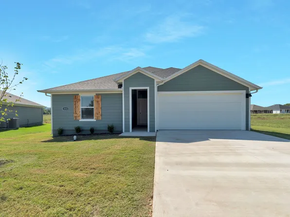 1010 Rently St, Prairie Grove, AR 72753