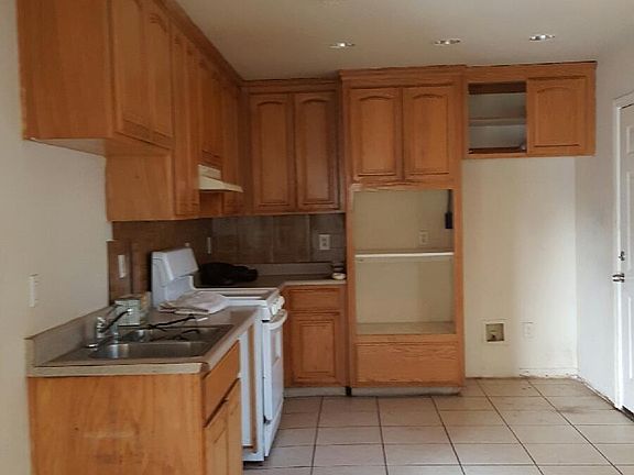 4th image of 3741 Belden St