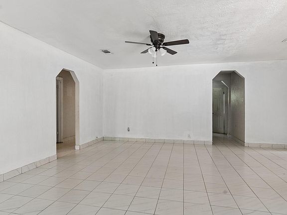 4th image of 1002 Grenfell Ln