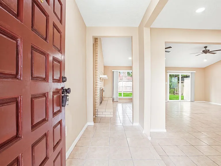 10506 Stockman Ln — Photo 3