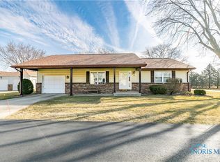 12 Chelsie Ct, Bowling Green, OH 43402