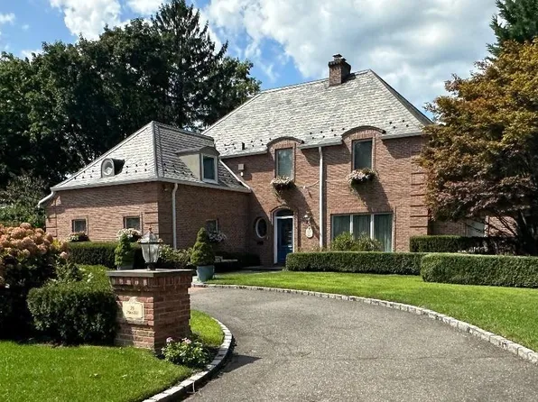 29 Pine Hill Road, Great Neck, NY 11020