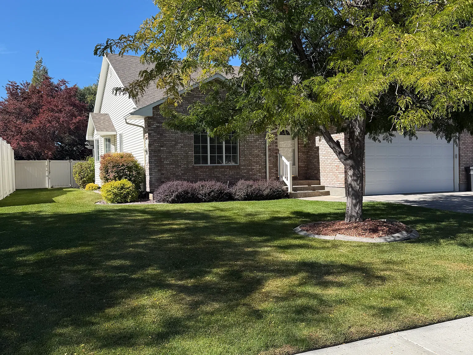 4 bed, 3200 sqft, $2,600 — Photo 2