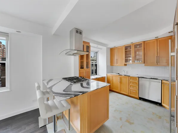 150 East 61st Street image 1 of 8