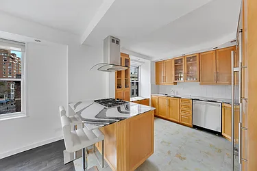 150 East 61st Street, #6E
