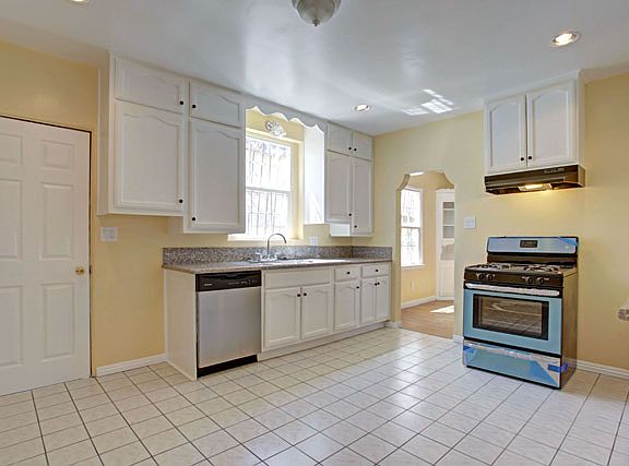 5th image of 2654 Adriatic Ave