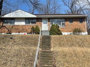 635 SE Chambers Rd, Saint Louis, MO 63137