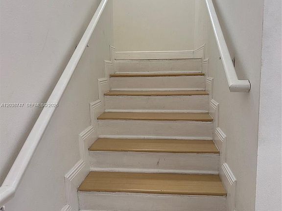 5th image of 3125 NE 184th St APT 1305