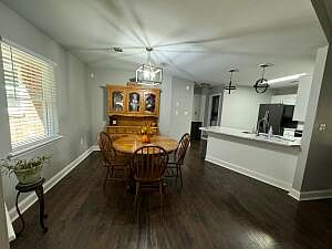 4th image of 1707 White Oak Ln
