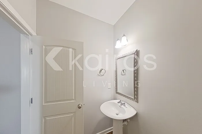 1332 Bass Ln — Photo 9