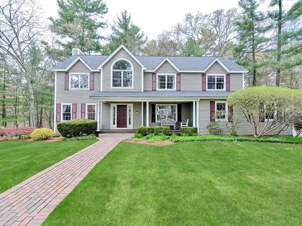 75 Oak Point, Wrentham, MA 02093
